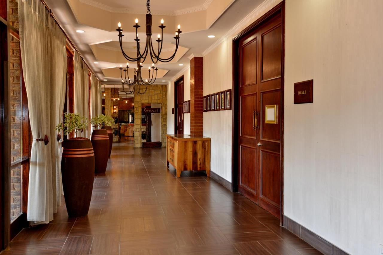 The Centurion Hotel Luaran gambar
