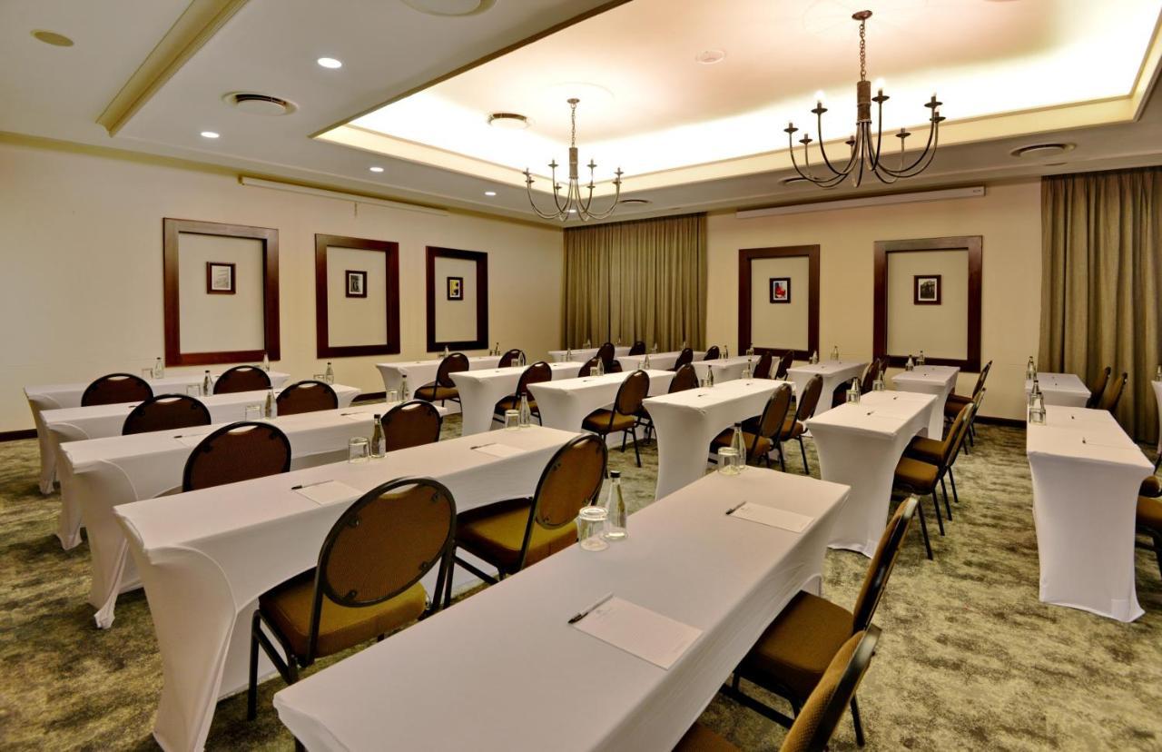 The Centurion Hotel Luaran gambar