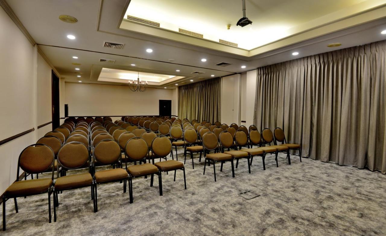 The Centurion Hotel Luaran gambar