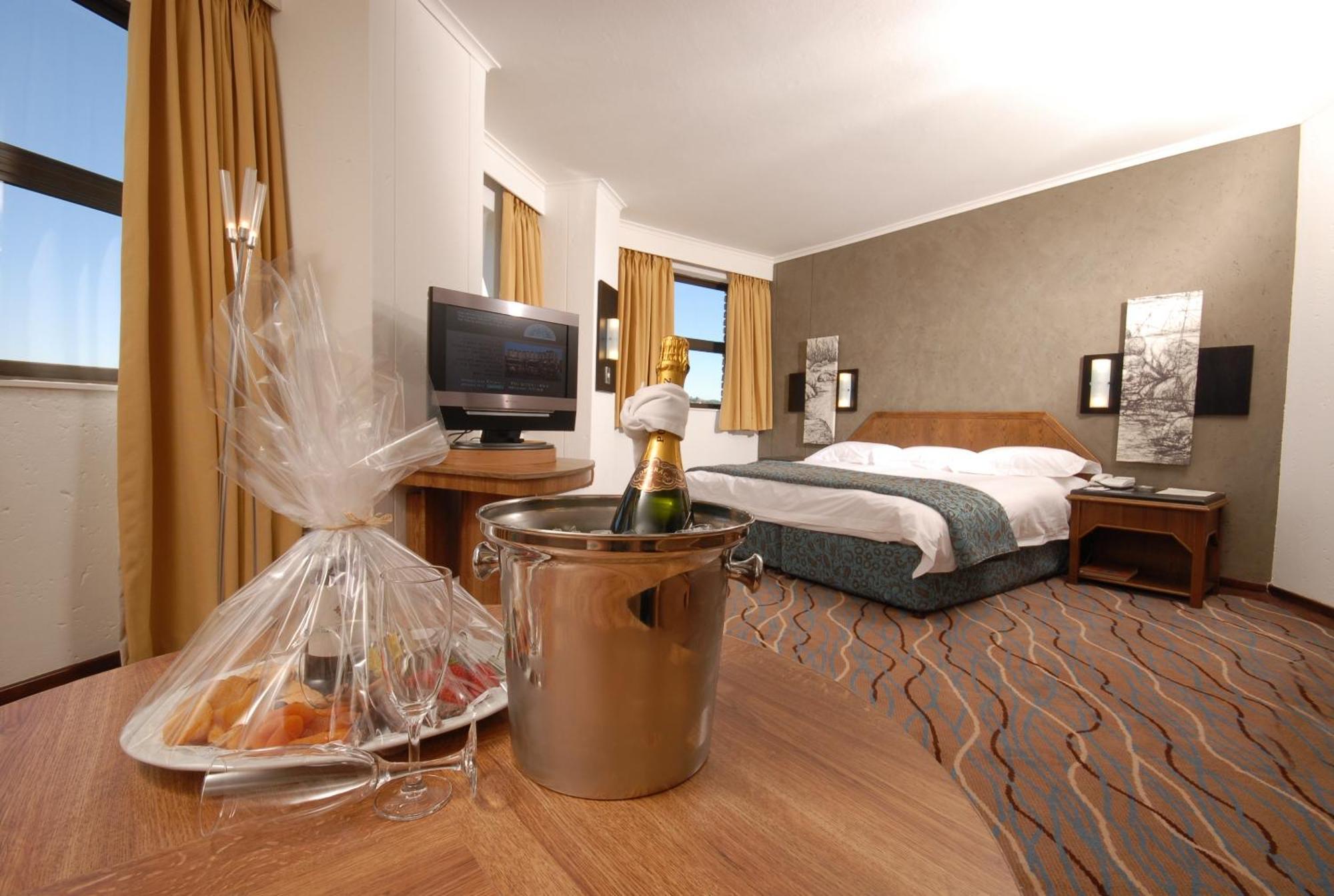 The Centurion Hotel Luaran gambar