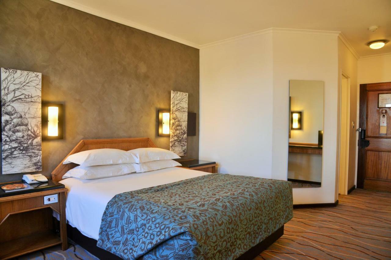 The Centurion Hotel Luaran gambar