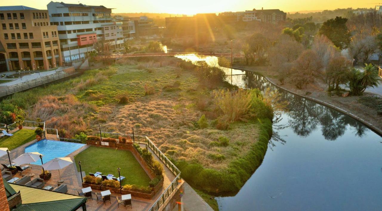 The Centurion Hotel Luaran gambar