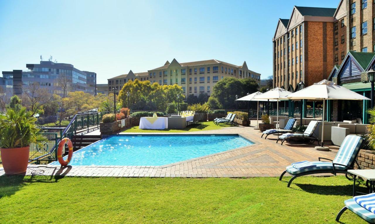 The Centurion Hotel Luaran gambar