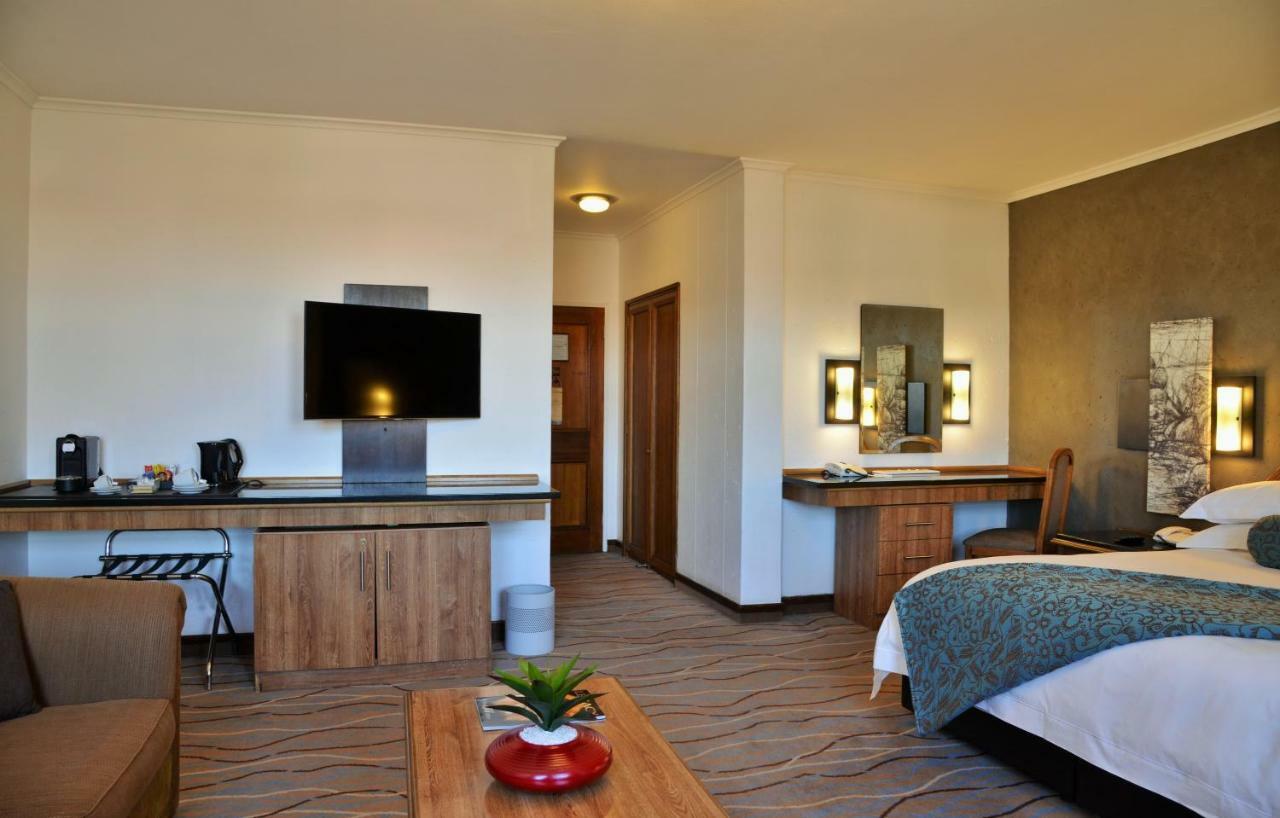 The Centurion Hotel Luaran gambar