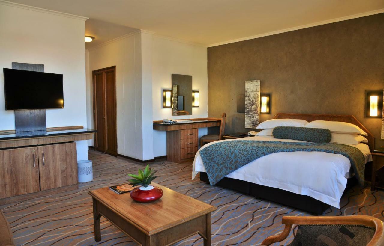 The Centurion Hotel Luaran gambar