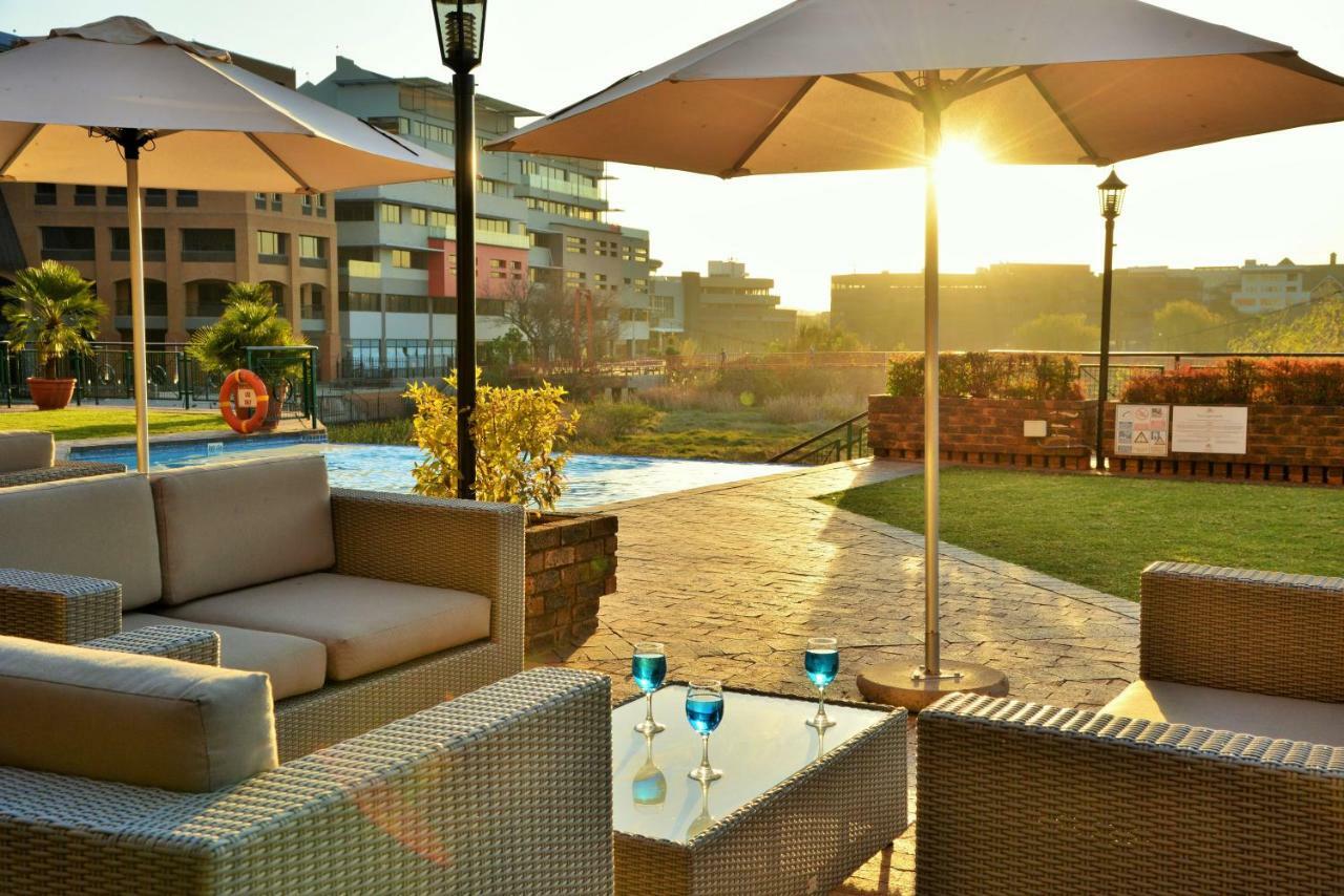 The Centurion Hotel Luaran gambar