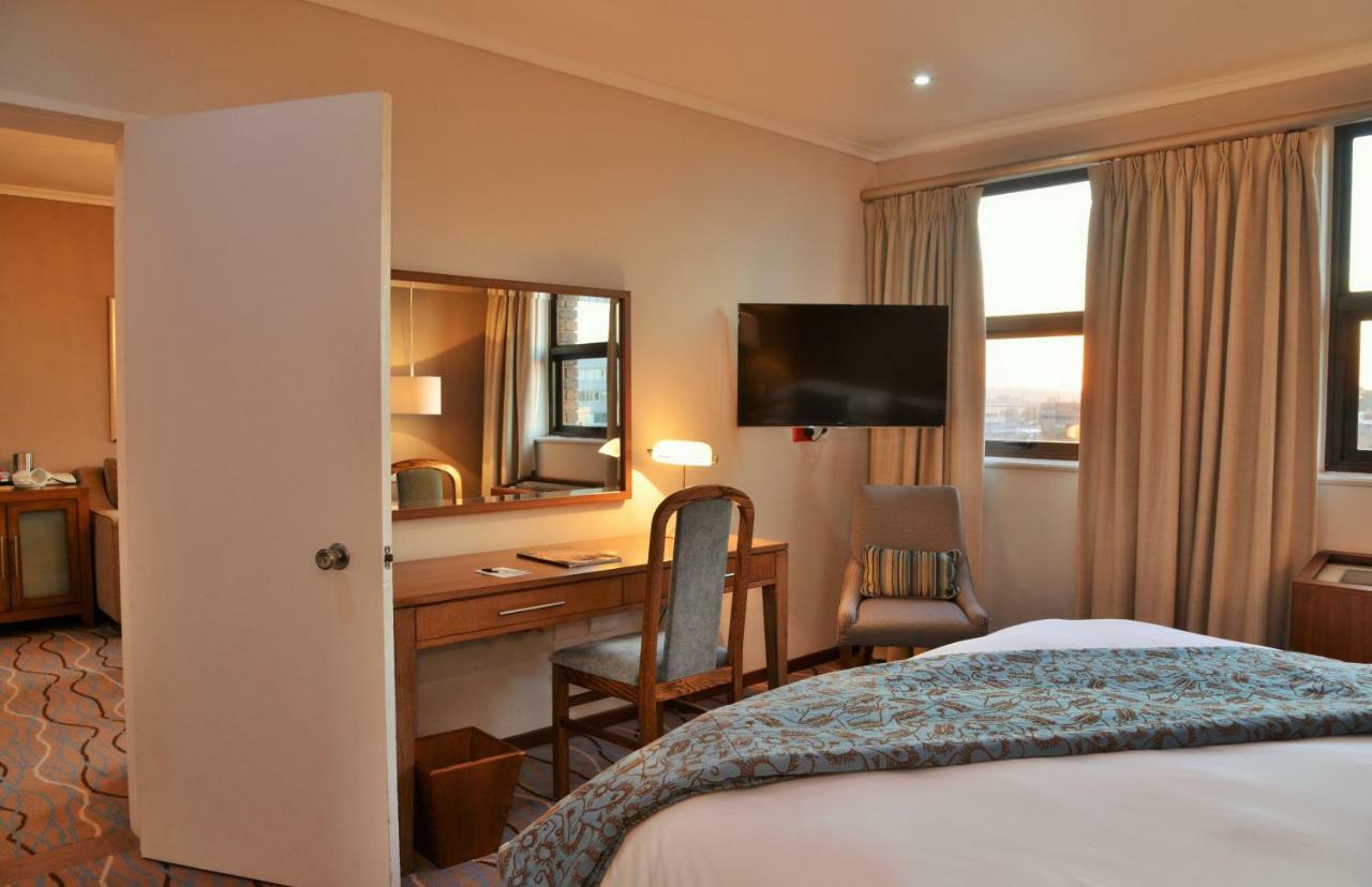 The Centurion Hotel Luaran gambar